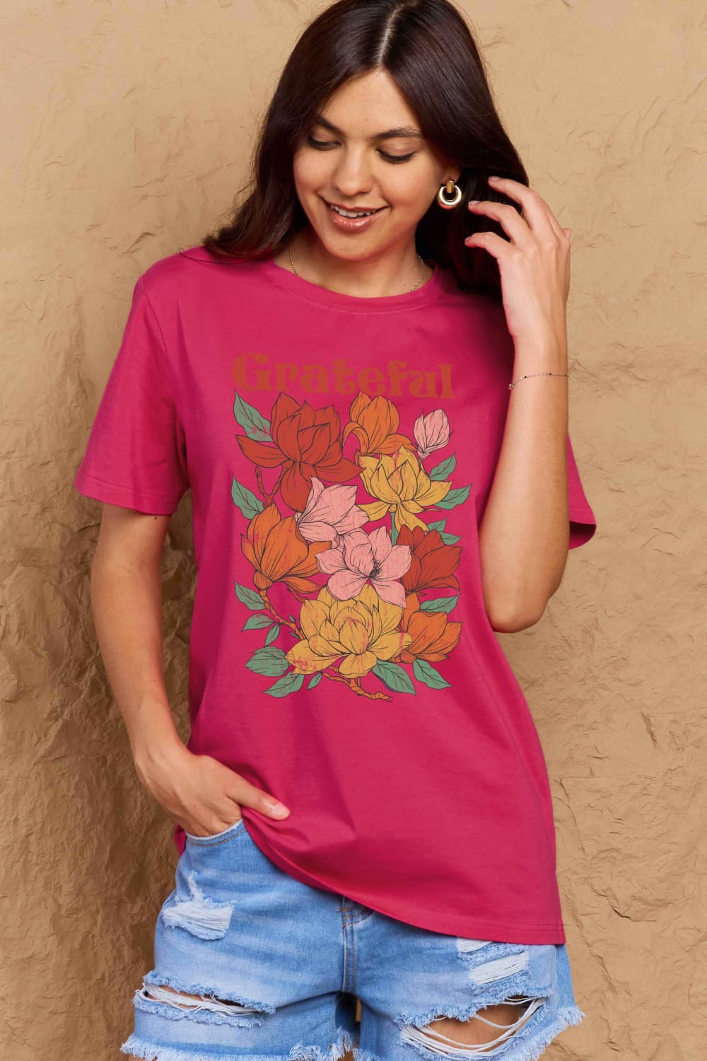 Graphic Cotton T-Shirt with GRATEFUL flower print, model wearing pink tee
